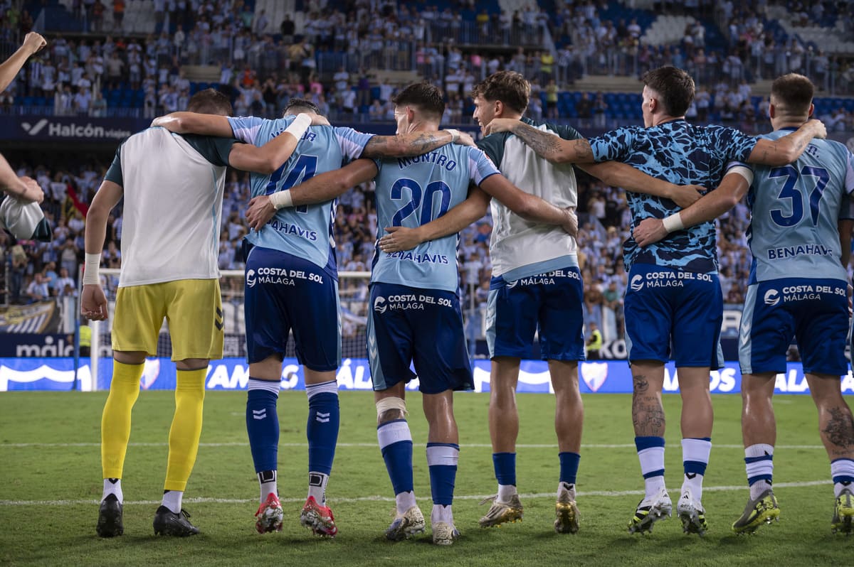 Jugadores del Málaga CF celebrando la victoria ante la Real Sociedad B