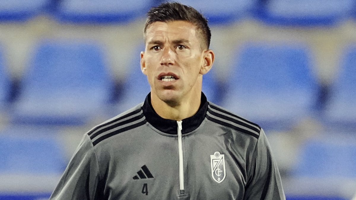 Rubén Alcaraz calienta antes del SD Huesca - Granada CF | GCF