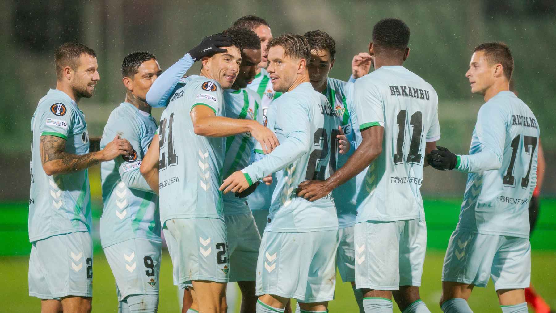 Los jugadores del Betis celebran un gol en el Ludogorets - Real Betis | @RealBetis