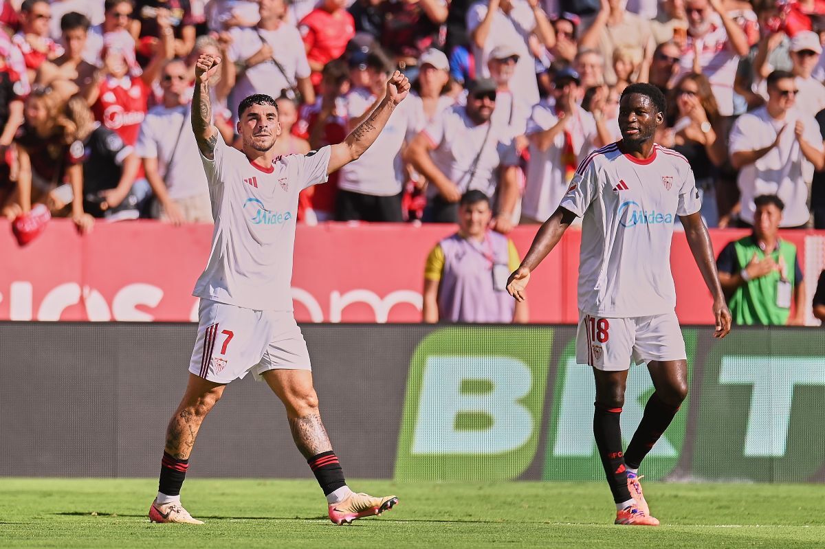 Isaac Romero celebra su gol en el Sevilla FC - FC Barcelona | Salvador López Medina para El MIRA