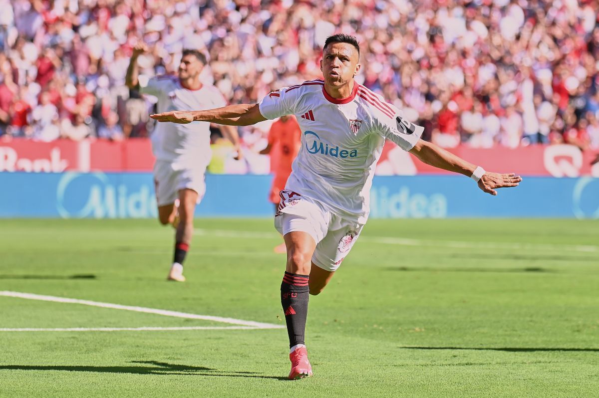 Alexis Sánchez celebra su gol en el Sevilla FC - FC Barcelona | Salvador López Medina para El MIRA