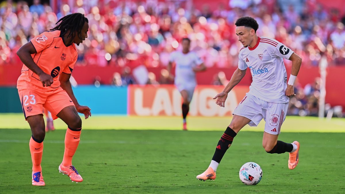 Rubén Vargas y Jules Koundé en el Sevilla FC - FC Barcelona | Salvador López Medina para El MIRA