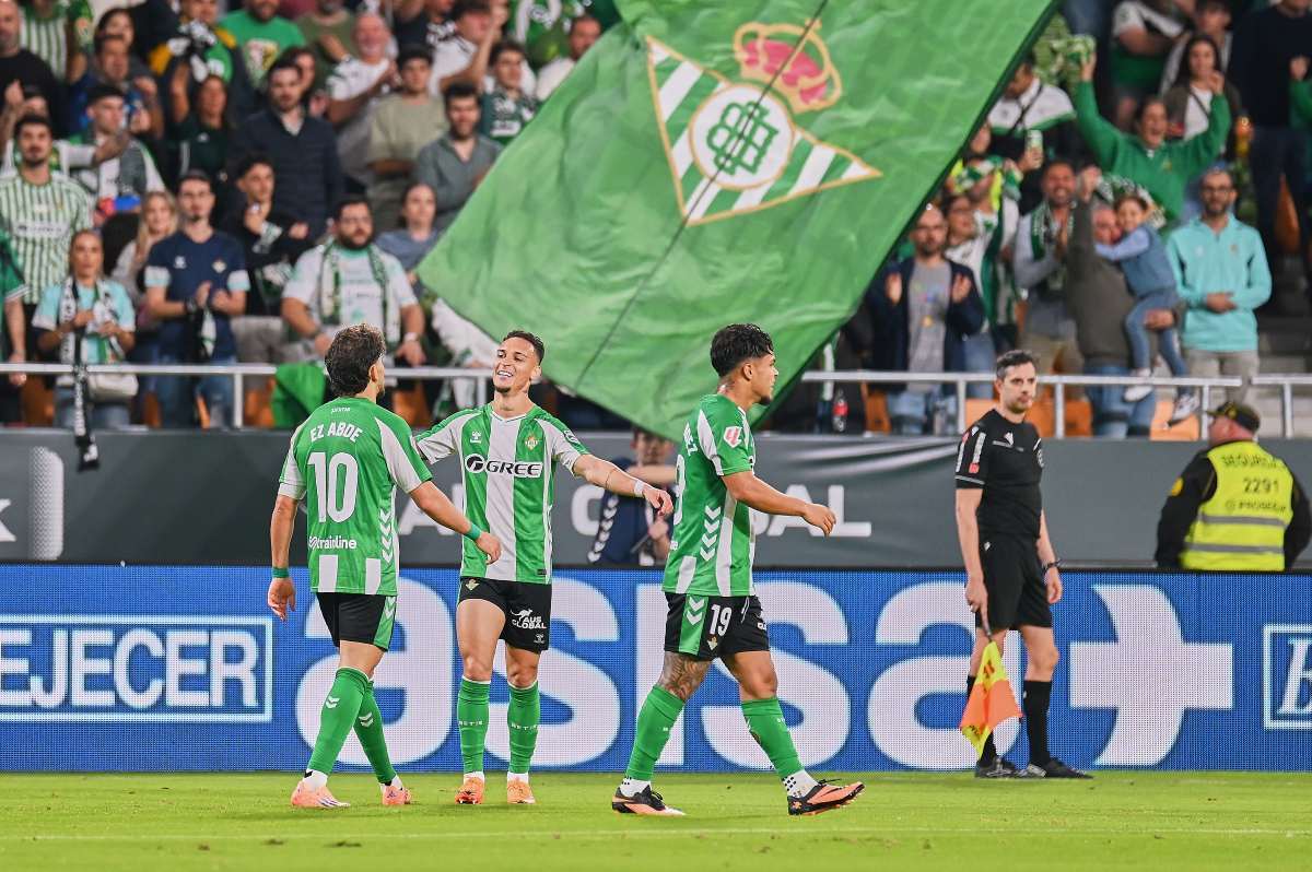 Antony celebra su gol con Abde y Cucho Hernández en el Real Betis - Mallorca | Salvador López Medina para El MIRA