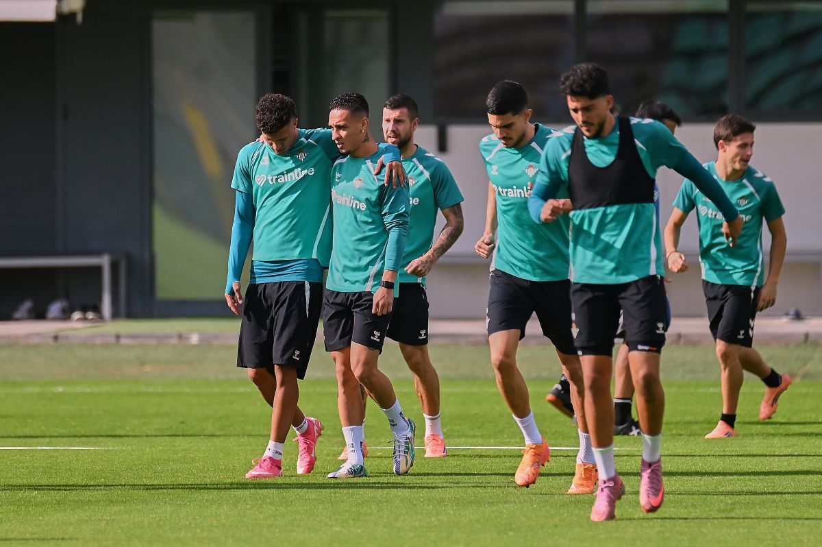 Entrenamiento del Real Betis previo al Olympique de Lyon | Salvador López Medina para El MIRA