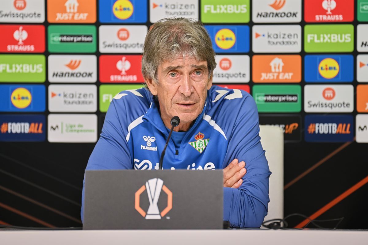 Manuel Pellegrini en la rueda de prensa previa al Real Betis - Olympique de Lyon | Salvador López Medina para El MIRA