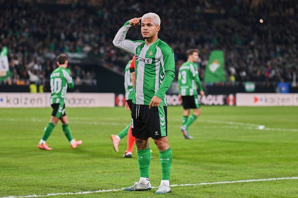Cucho Hernández celebra su gol en el Real Betis - Utrecht | Salvador López Medina para El MIRA