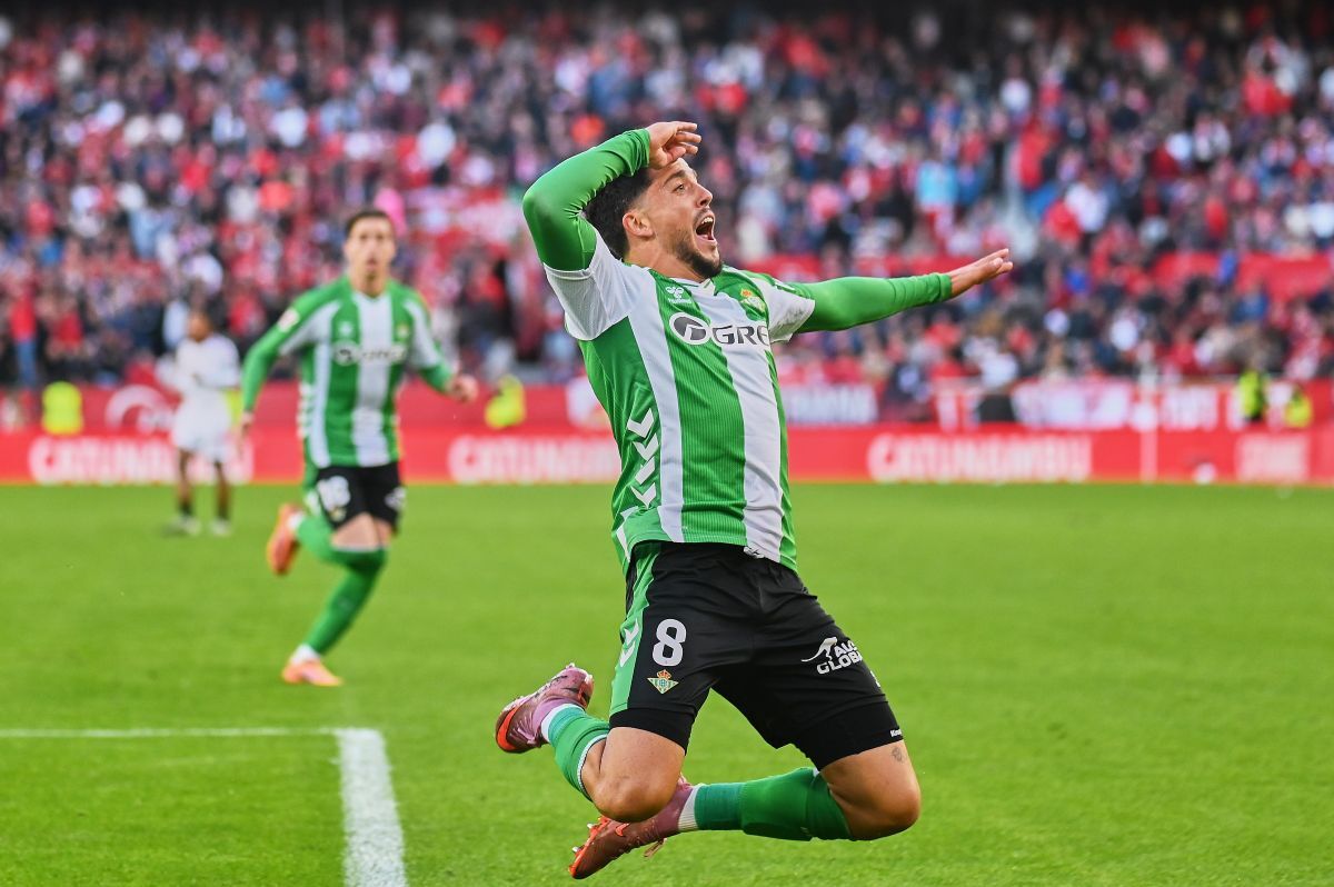 Pablo Fornals celebra su gol en El Gran Derbi ante el Sevilla FC | Salvador López Medina