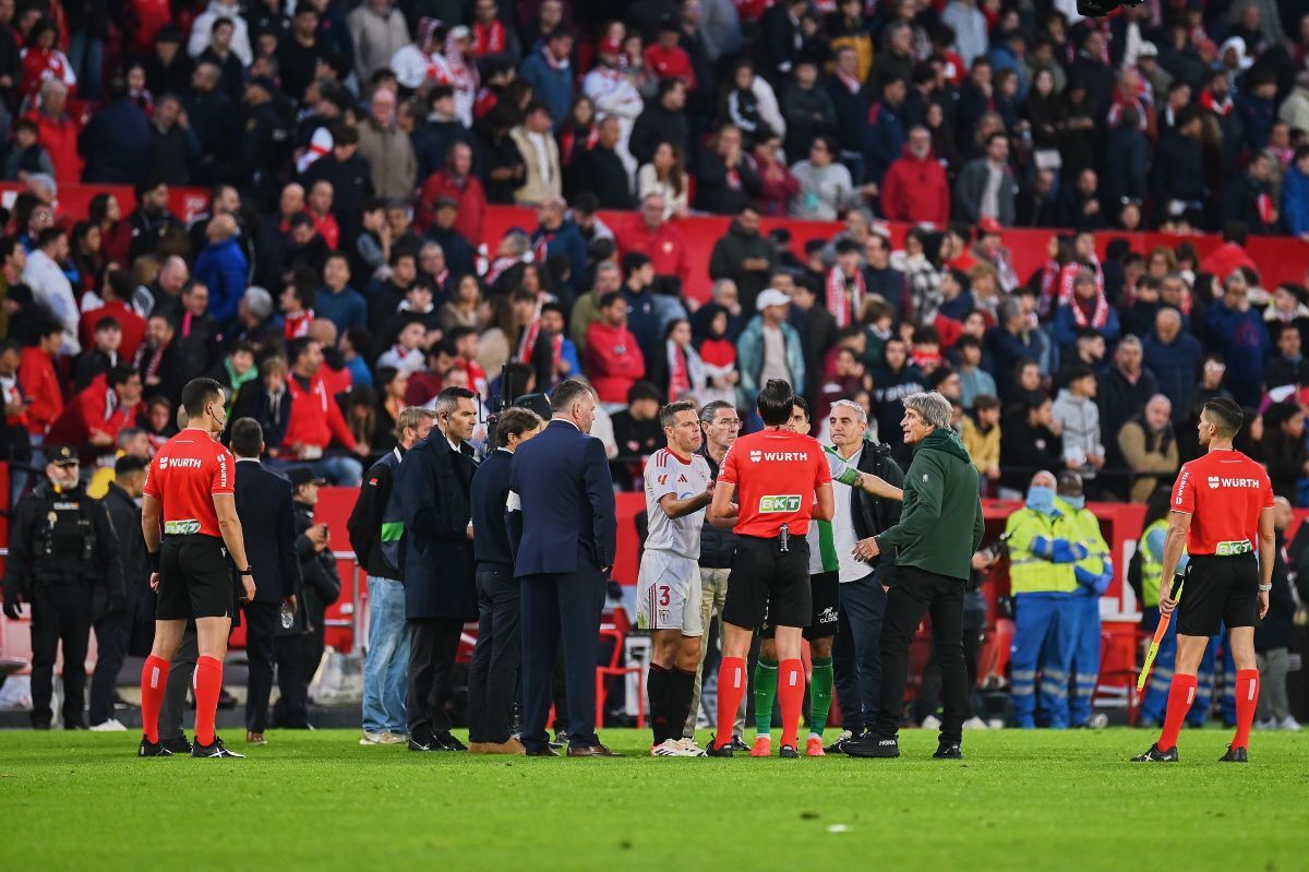 Momento de la suspensión temporal de El Gran Derbi | Salvador López Medina para El MIRA