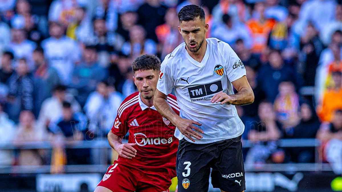 Carmona en el Valencia CF - Sevilla FC | @ValenciaCF