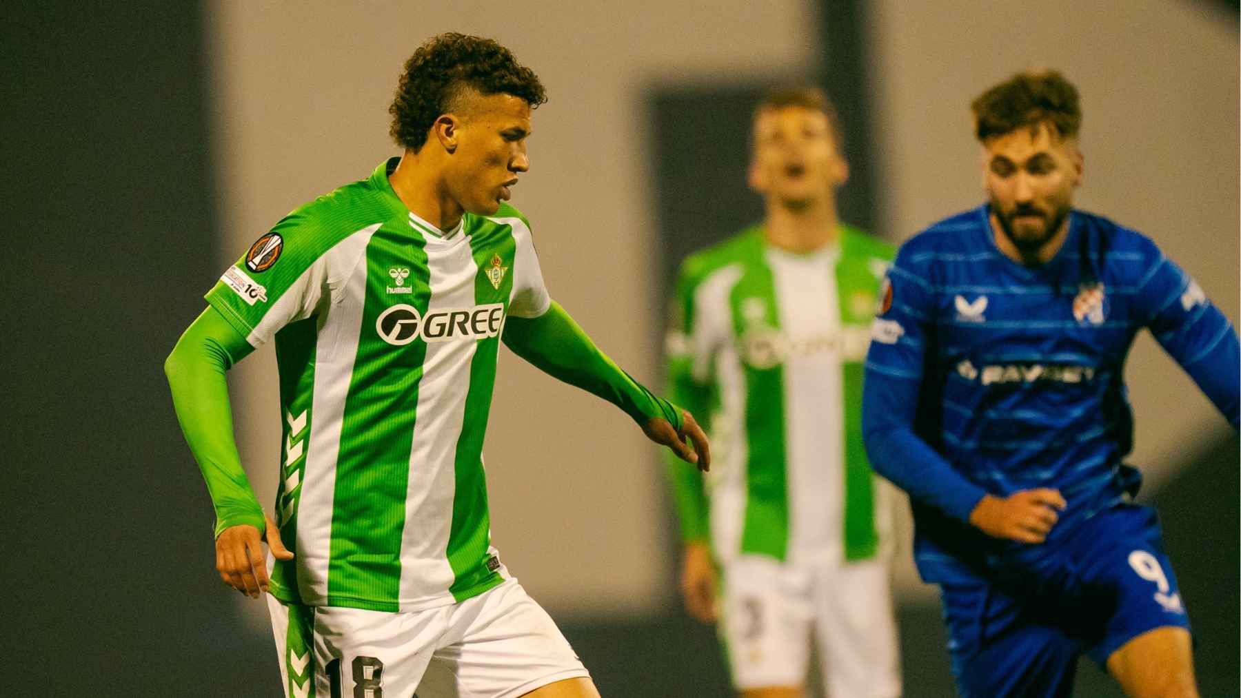Deossa en el Dinamo Zagreb - Real Betis | @RealBetis