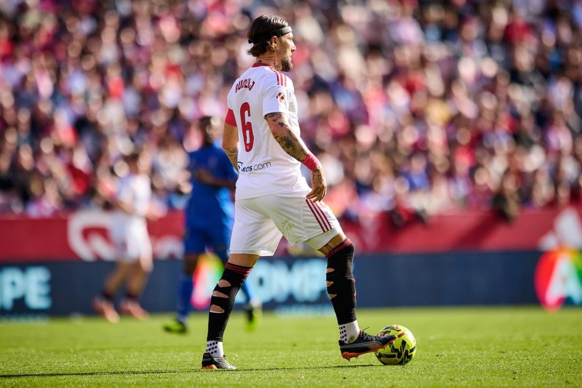 Gudelj en el Sevilla FC - Real Oviedo | @SevillaFC