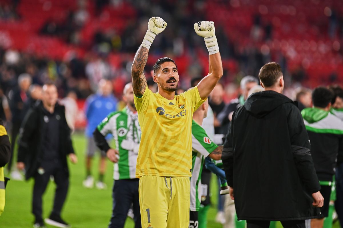 Álvaro Valles celebra la victoria del Real Betis en El Gran Derbi | Salvador López Medina