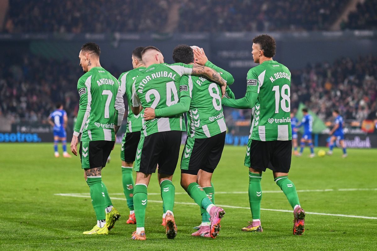 Los jugadores del Real Betis celebran el gol de Fornals ante el Getafe CF | Salvador López Medina