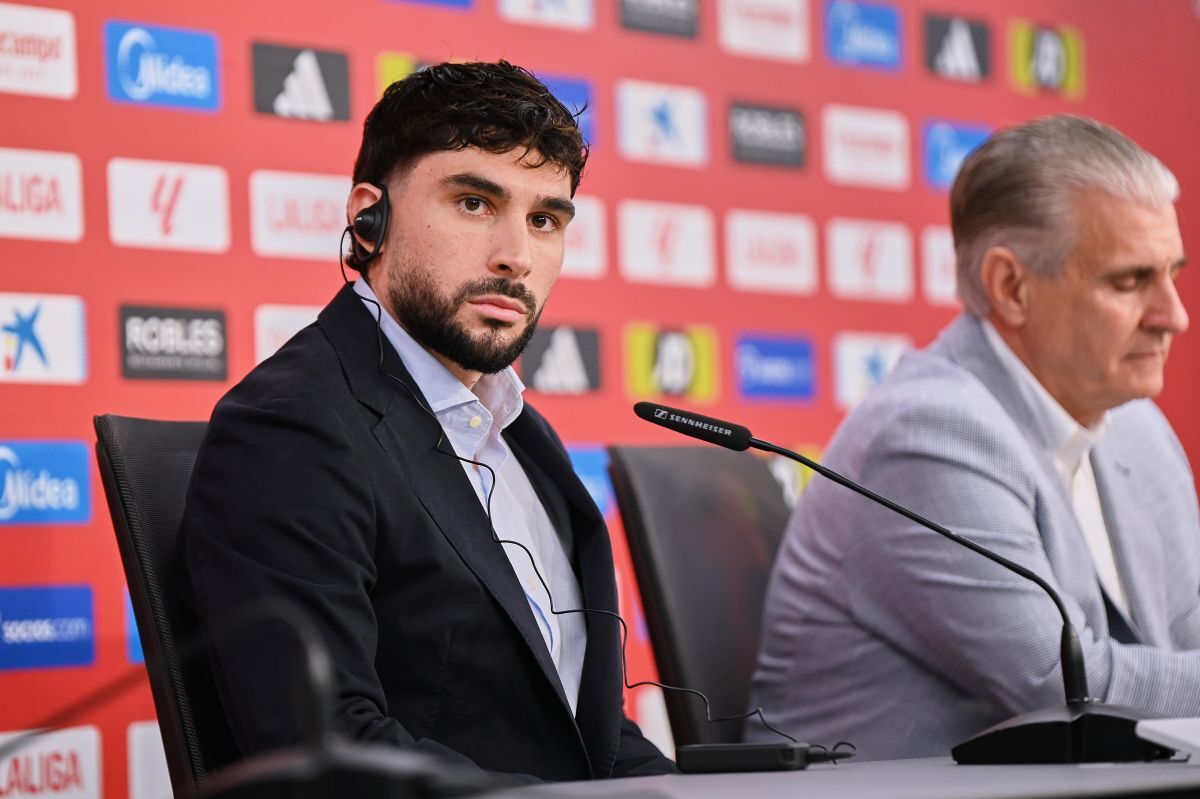 Neal Maupay en su presentación con el Sevilla FC | Salvador López Medina