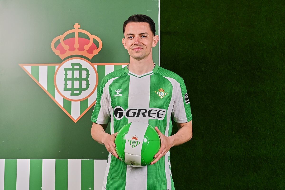 Álvaro Fidalgo en su presentación con el Real Betis | Salvador López Medina