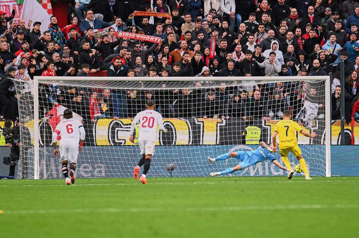 Vlachodimos para el penalti a Stuani en el Sevilla FC - Girona | Salvador López Medina