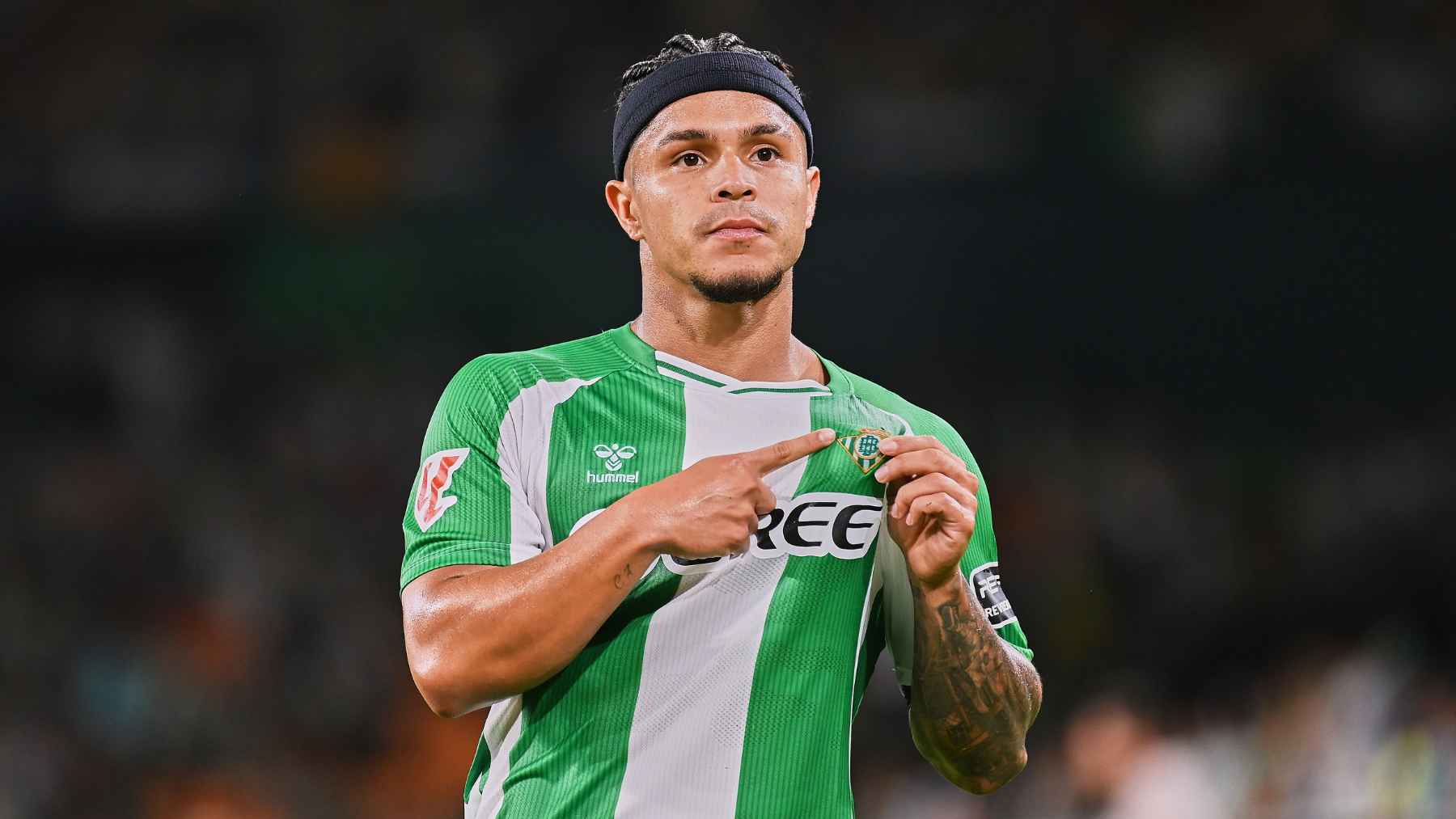 Cucho Hernández celebra su gol en el Real Betis - Osasuna | Salvador López Medina