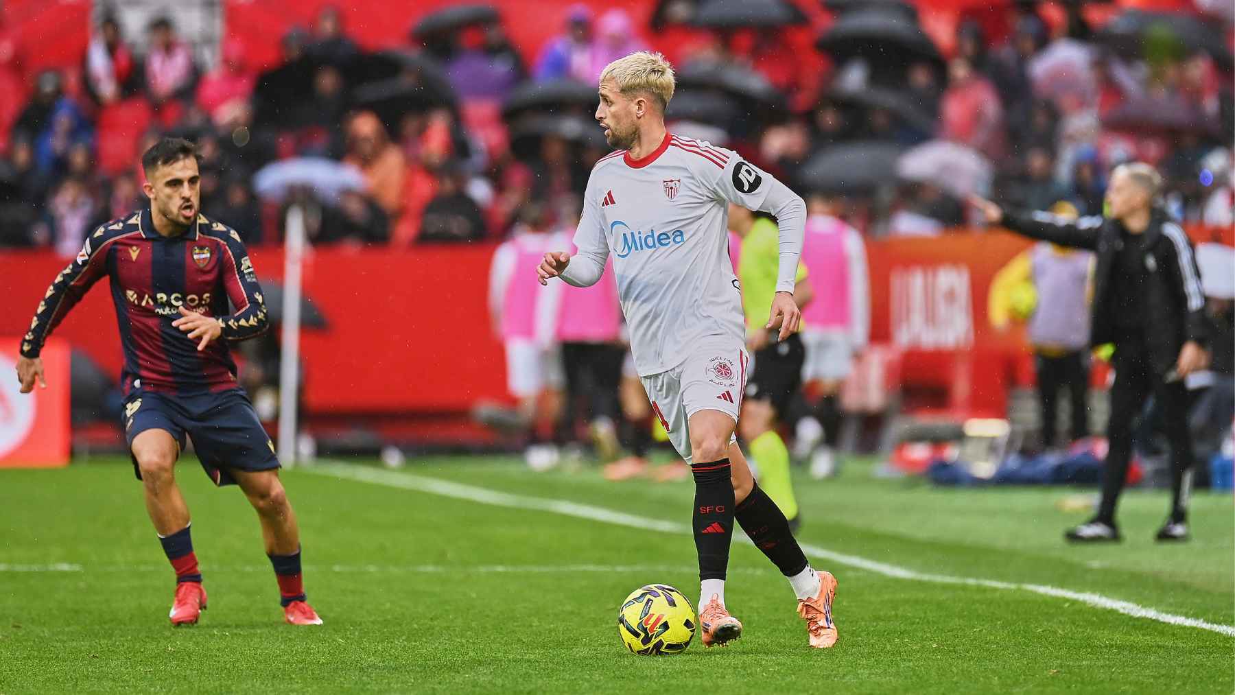 Adnan Januzaj en el Sevilla FC - Levante | Salvador López Medina para El MIRA