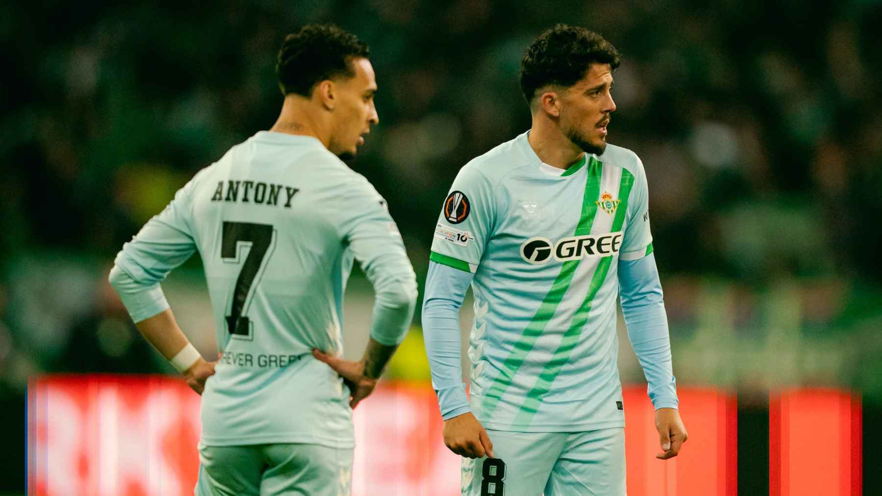 Antony y Fornals en el Panathinaikos - Real Betis | @RealBetis