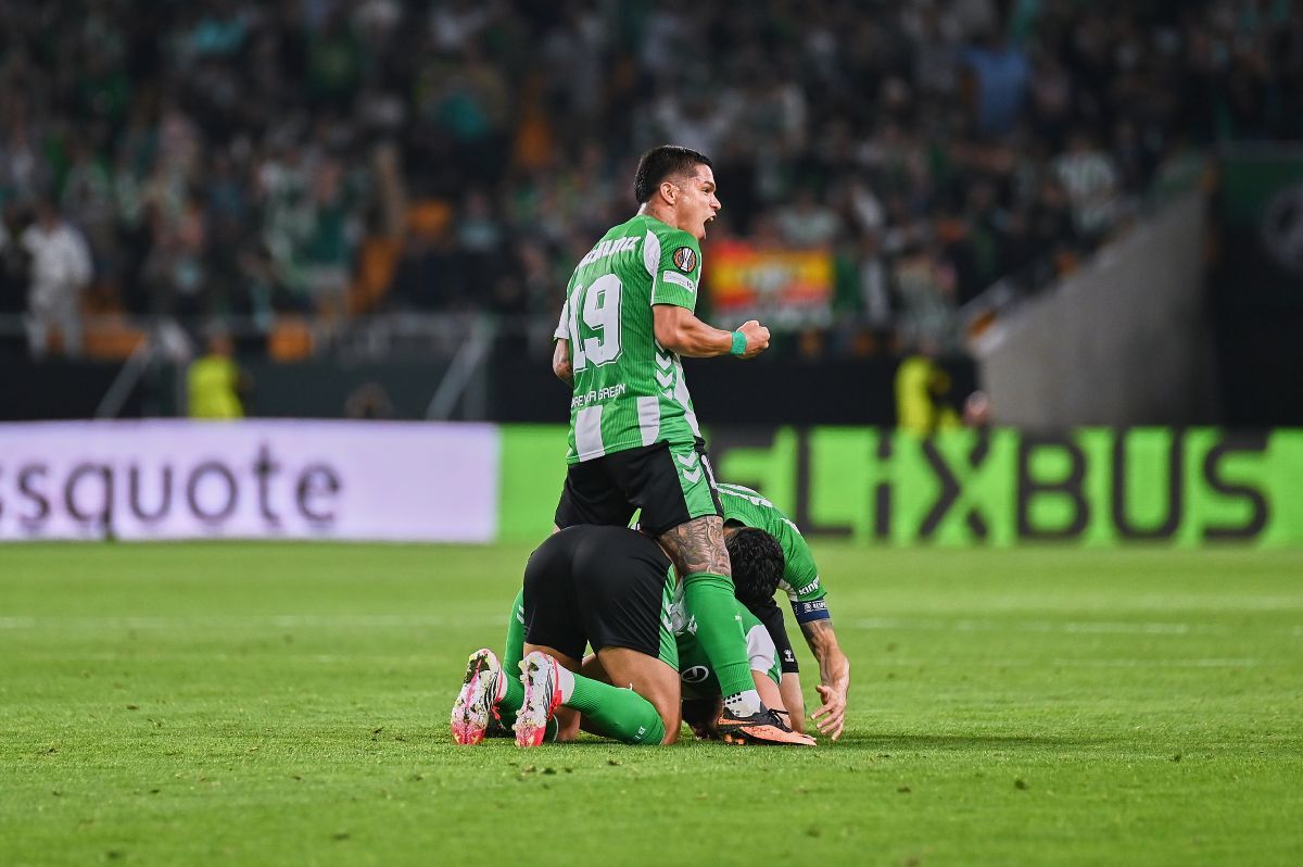 Gol de Amrabat en el Real Betis - Panathinaikos | Salvador López Medina