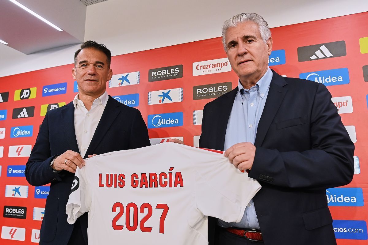 Luis García Plaza junto a Antonio Cordón en su presentación con el Sevilla FC | Salvador López Medina para El MIRA