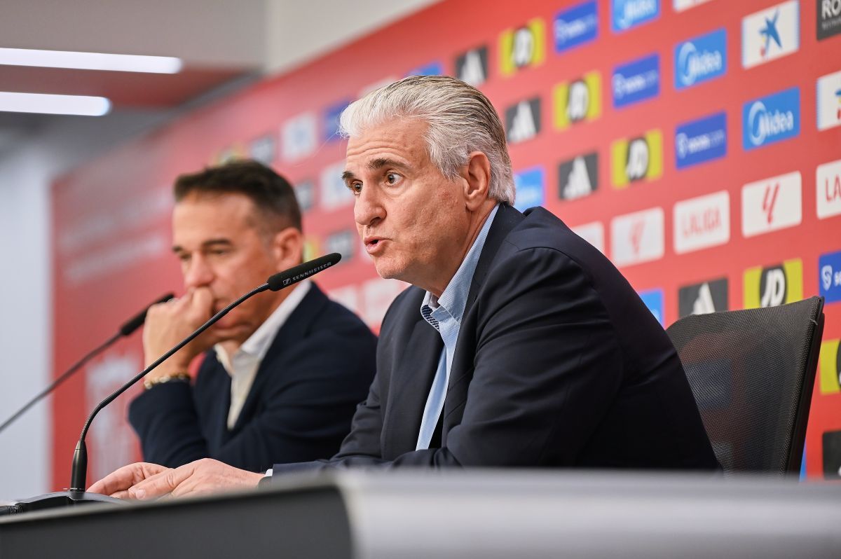 Antonio Cordón en la presentación de Luis García Plaza con el Sevilla FC | Salvador López Medina para El MIRA