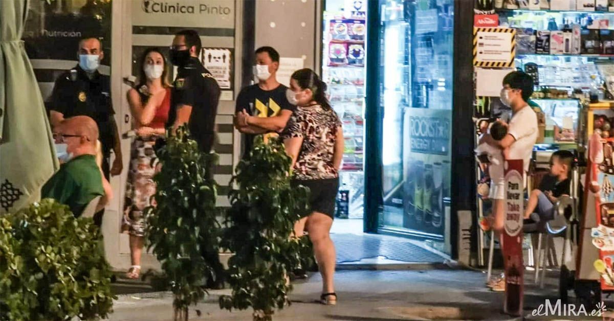 Un comerciante chino se lía a palos con cuatro jóvenes en Jerez