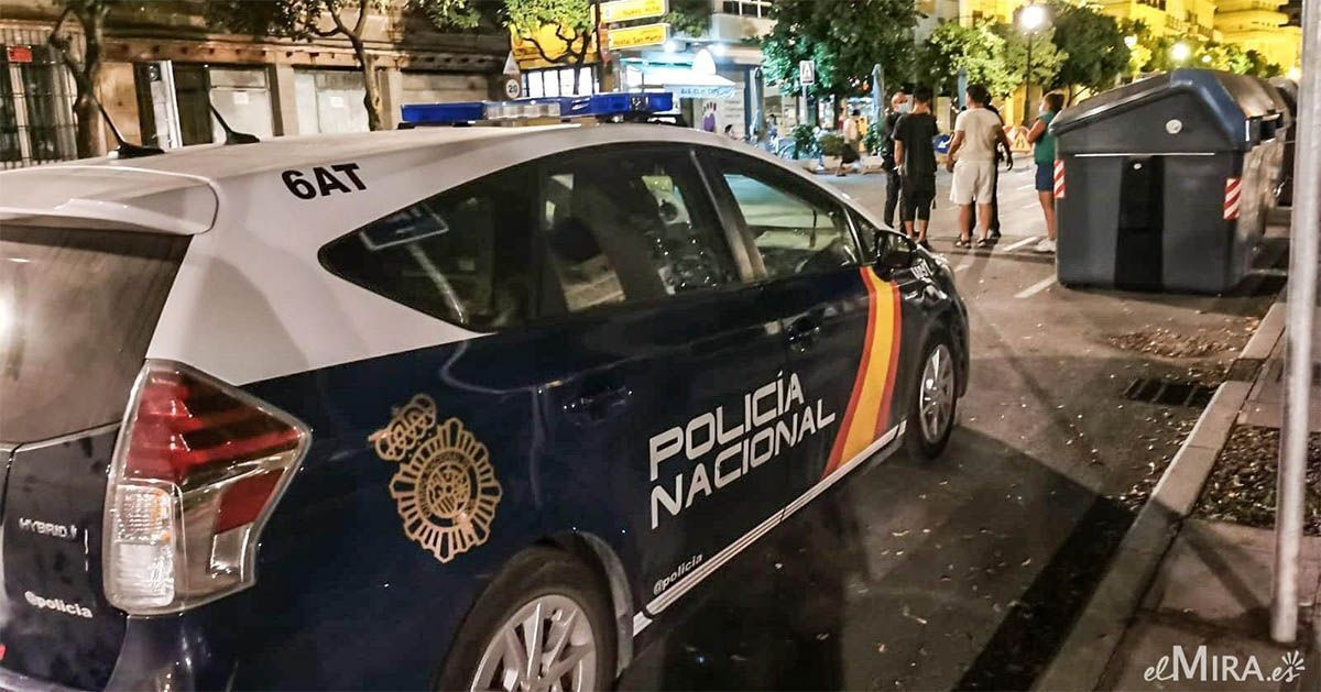 Un comerciante chino se lía a palos con cuatro jóvenes en Jerez