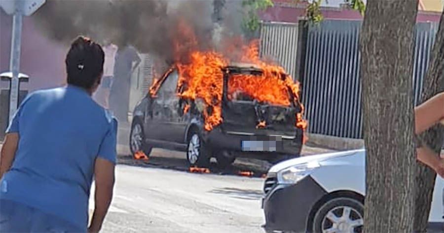Incendio coche en llamas la milagrosa Jerez