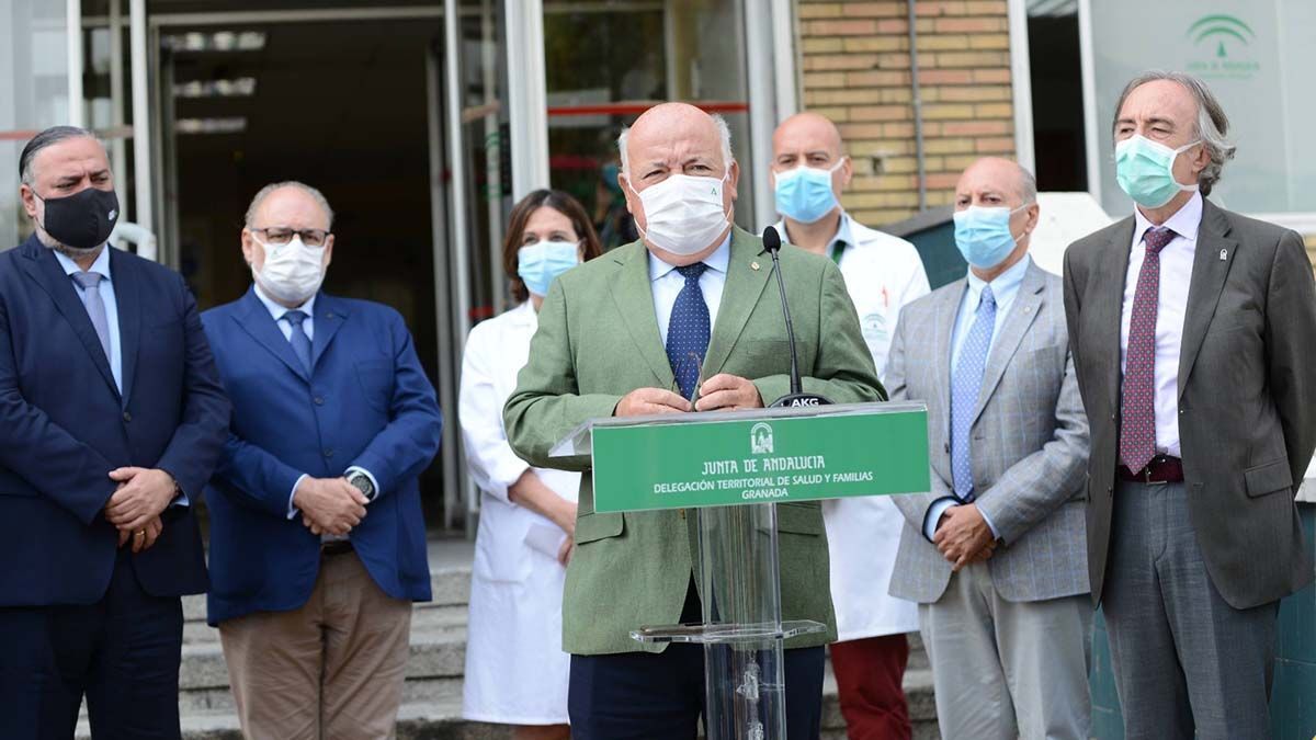Jesús Aguirre visita hospital centro de salud Granada