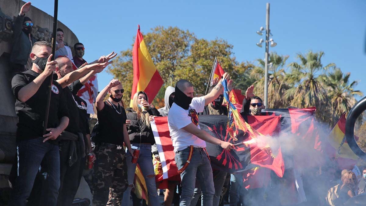 Grupos fascistas colón Barcelona 1