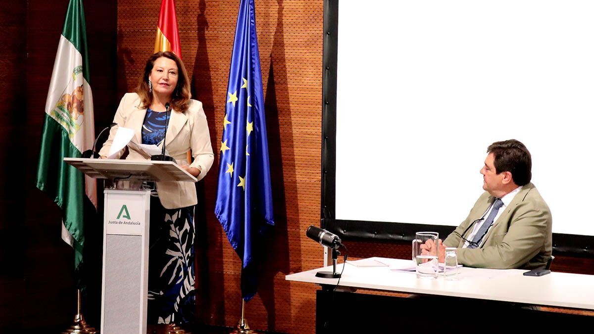 Carmen Crespo presenta en Jaén el primer aforo elaborado por la Junta y anuncia una campaña de promoción basada el carácter saludable de este alimento