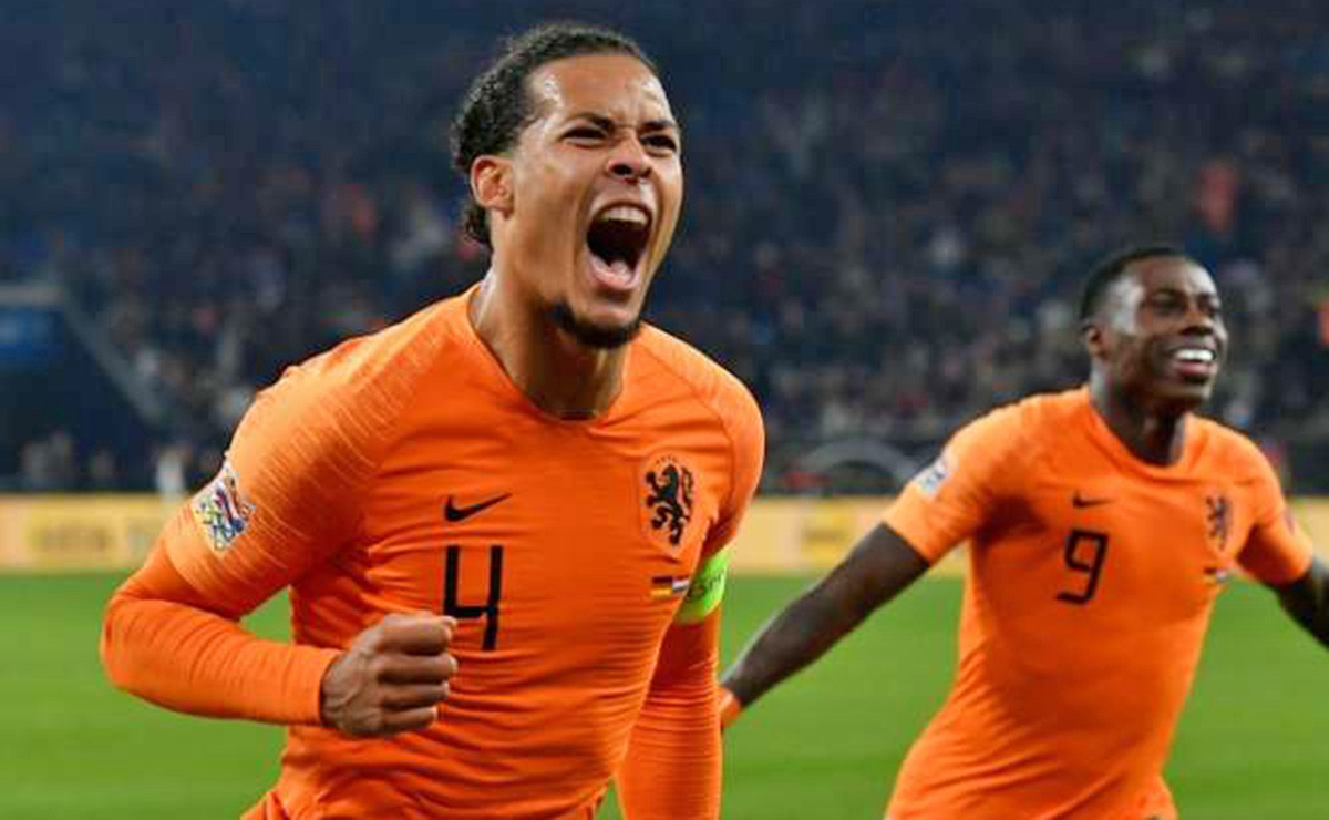 Virgil van Dijk celebra un gol con la selección holandesa