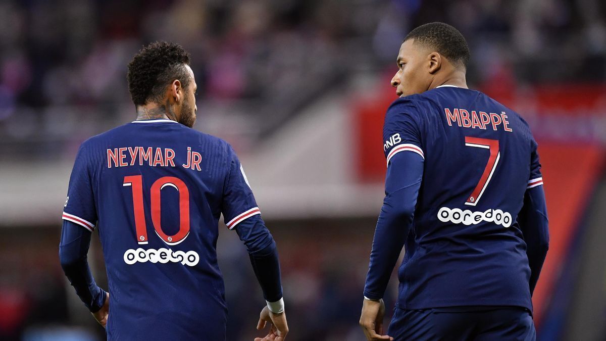 Kylian Mbappé y Neymar con el PSG